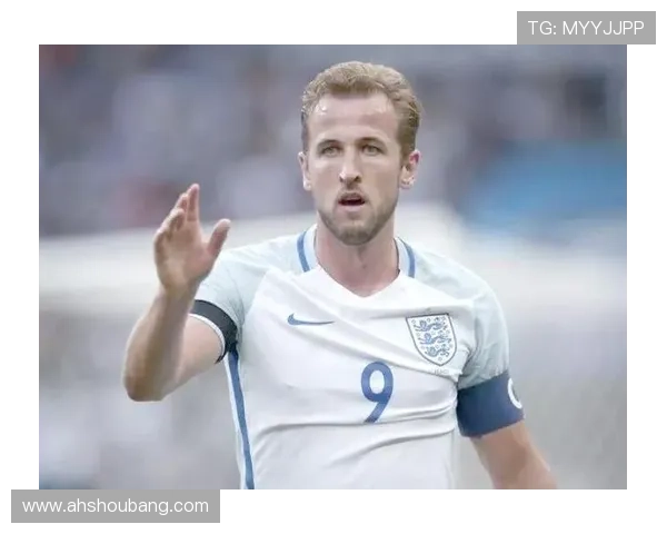 全球足球明星的风采与成就各国球员的传奇故事与影响力分析